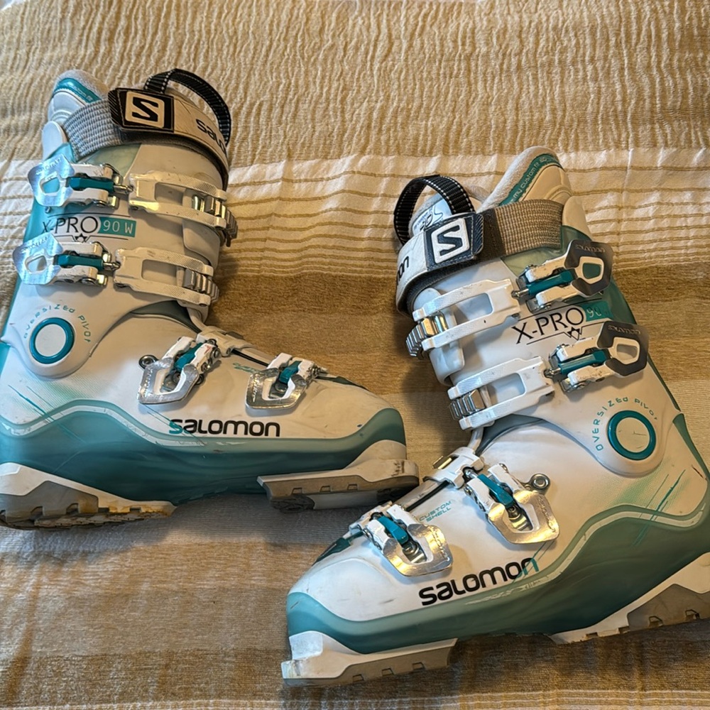 Salomon X-Pro 90W ski boots, size 25 (8.5)